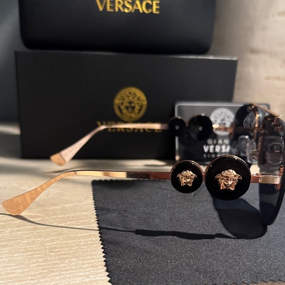 Versace Black Sunglasses with Gradient Lenses main image 9